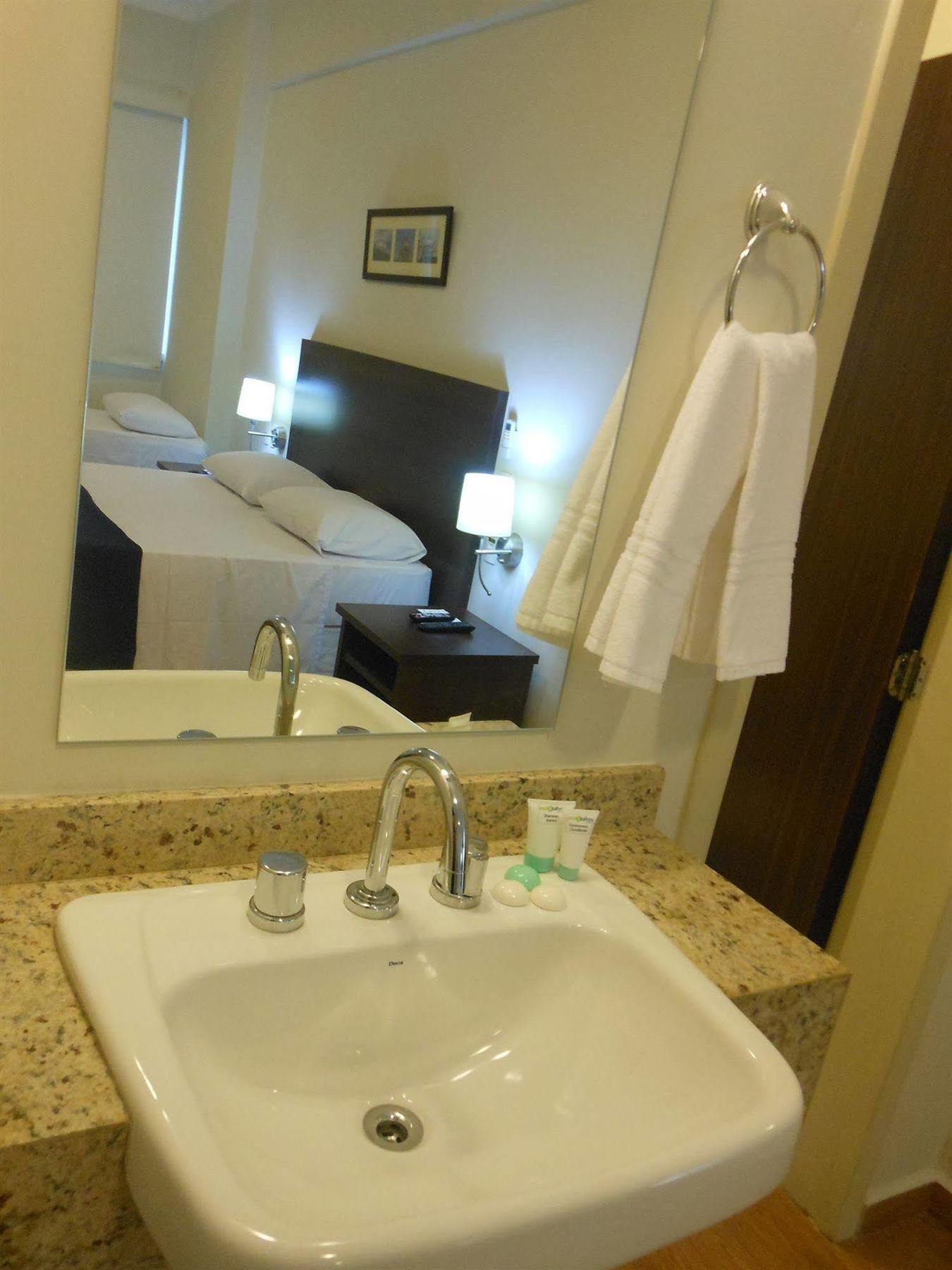Oyo Ecosuites Hotel Manaus Esterno foto