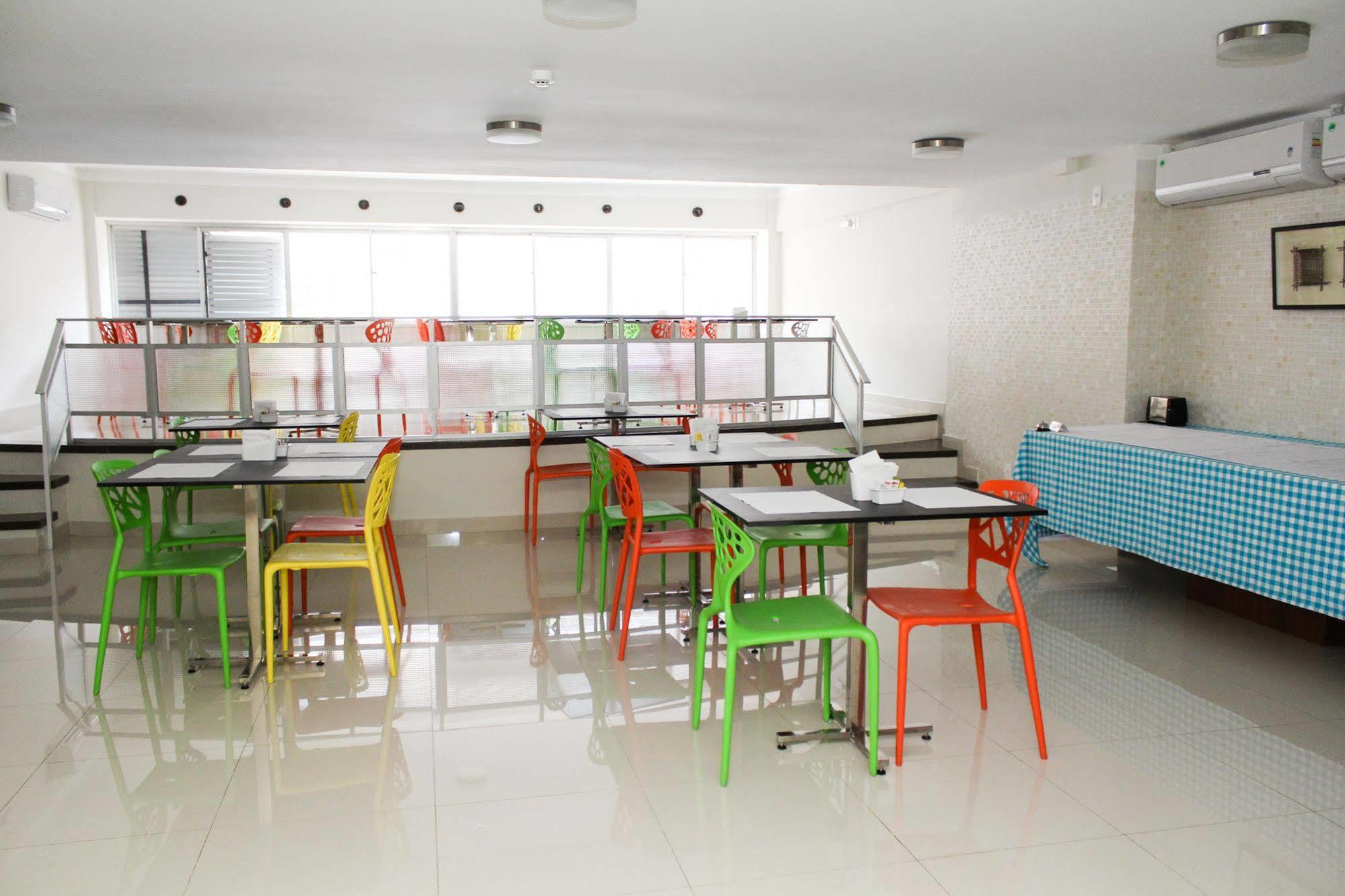 Oyo Ecosuites Hotel Manaus Esterno foto